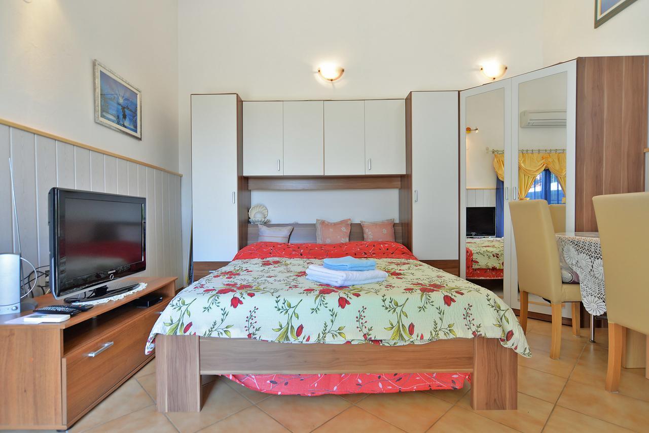Dino 1374 Apartment Pula